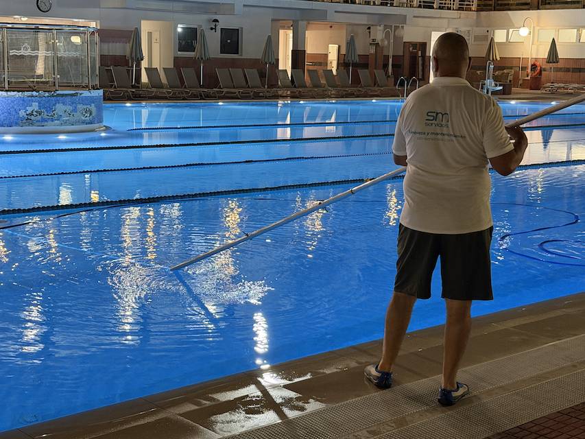 Limpieza y mantenimiento en Gran Canaria | SM Servicios Mantenimiento de piscinas en Las Palmas | SM Servicios
